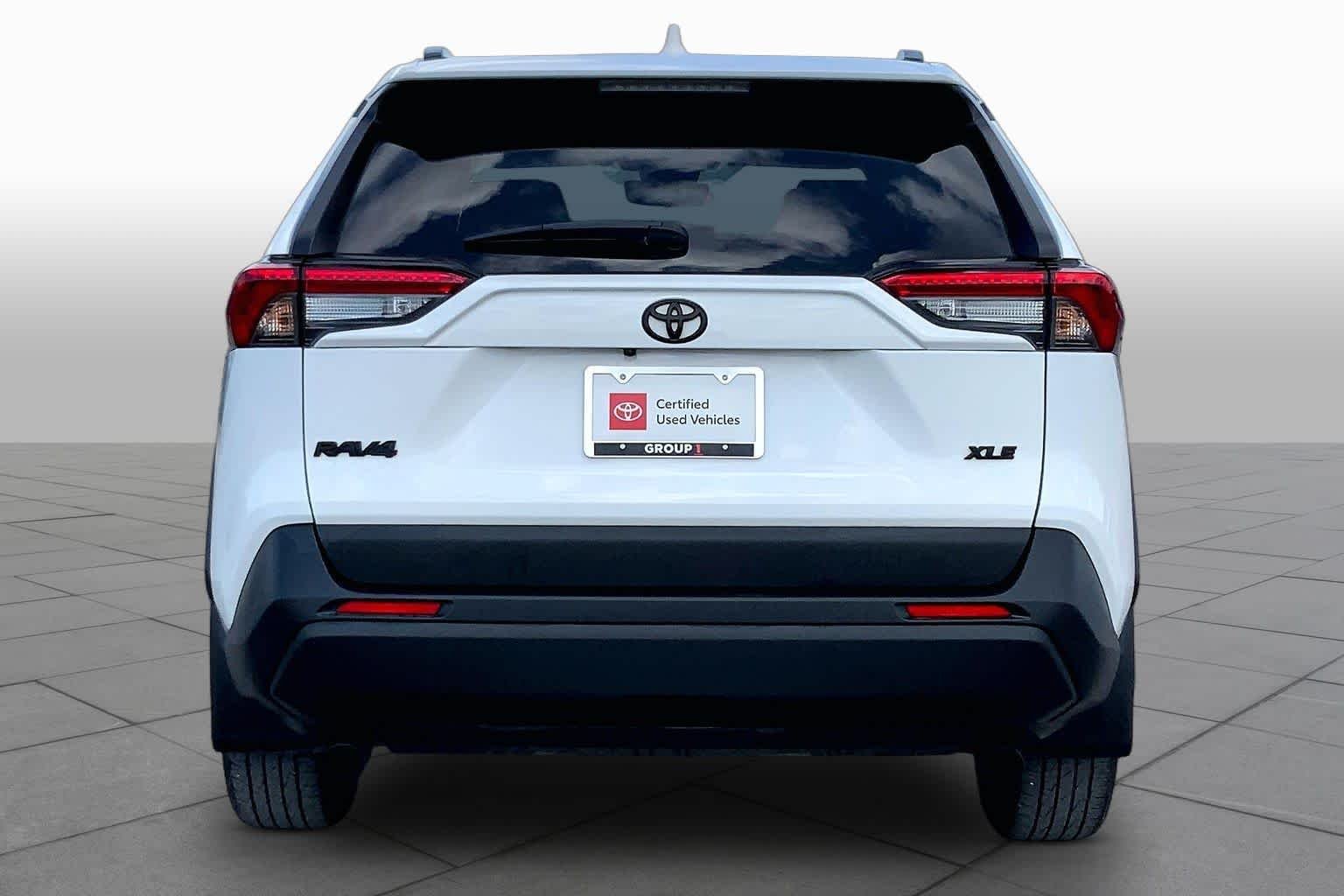 Used 2024 Ice Cap Toyota XLE image 4