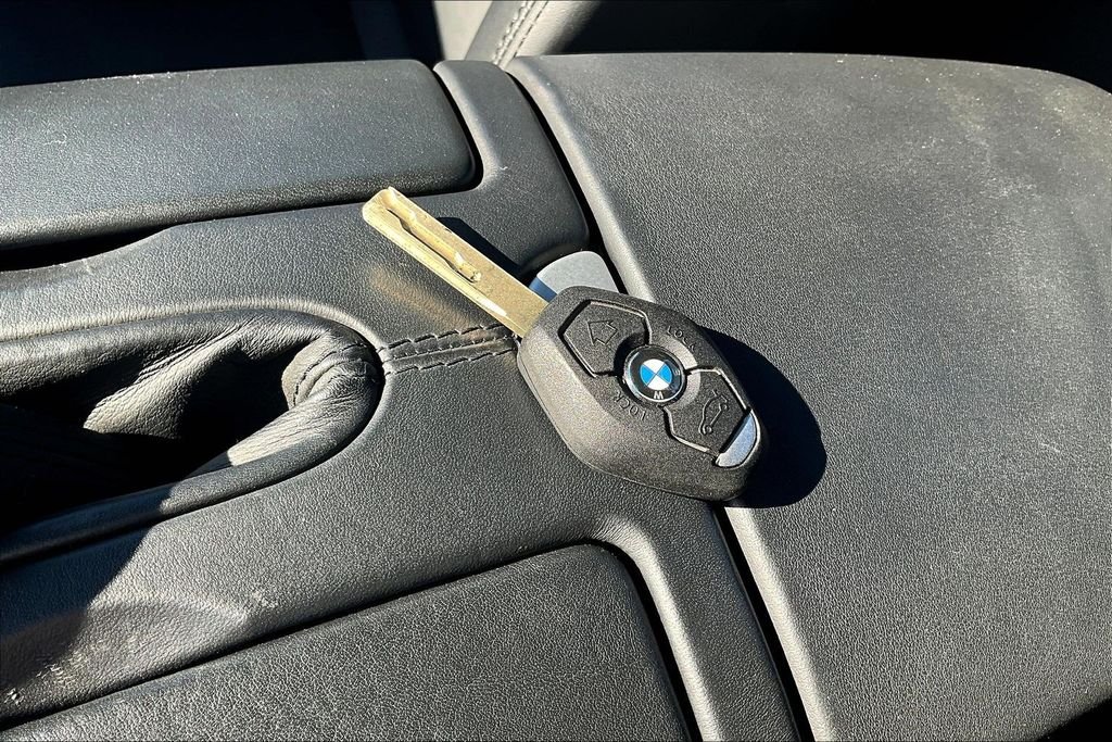 Used 2001 Black BMW Base image 10