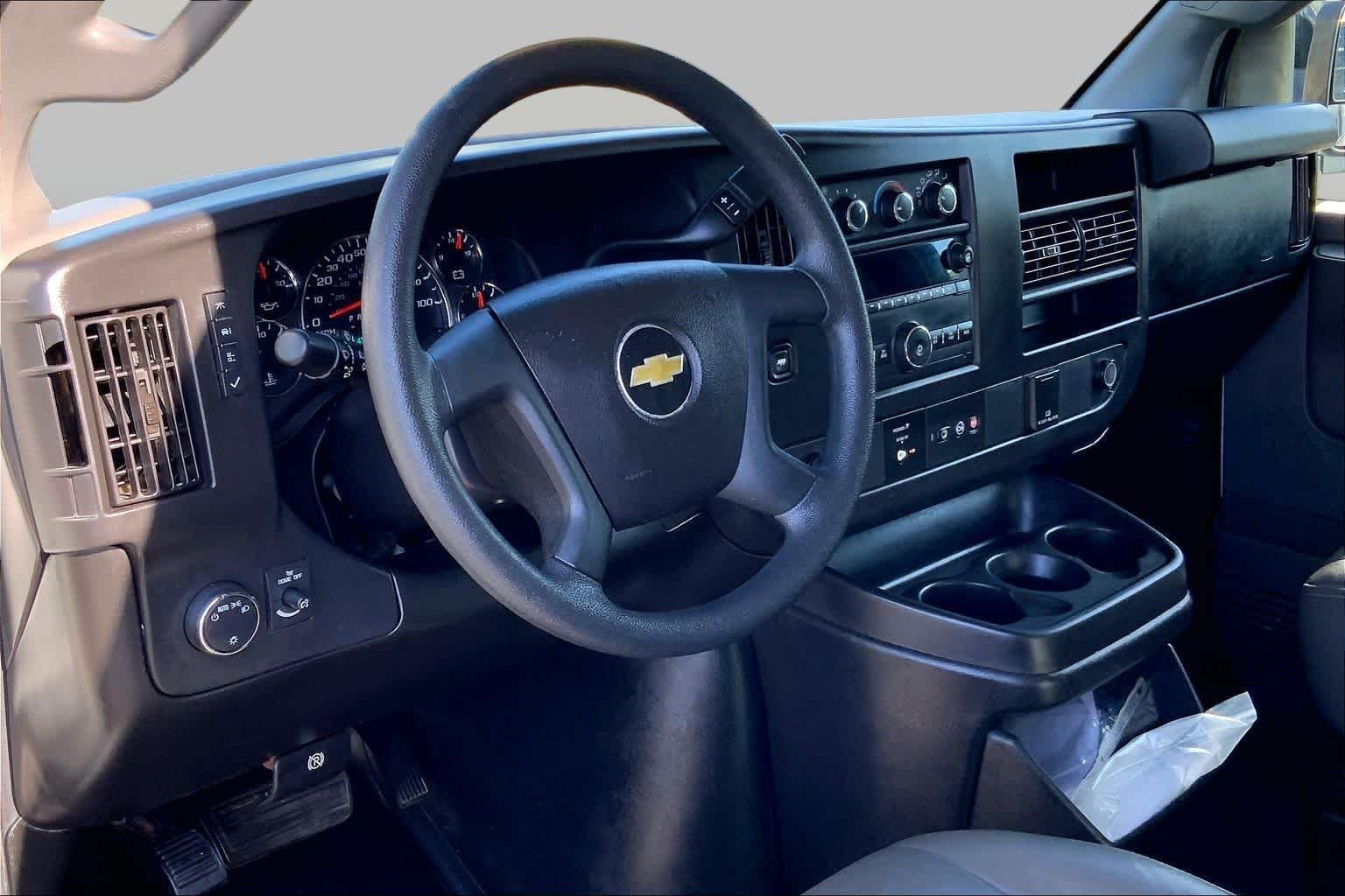 Used 2019 Summit White Chevrolet  image 15