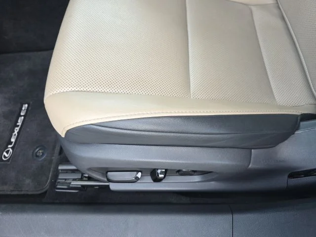 2019 Lexus ES 350 - Photo 14