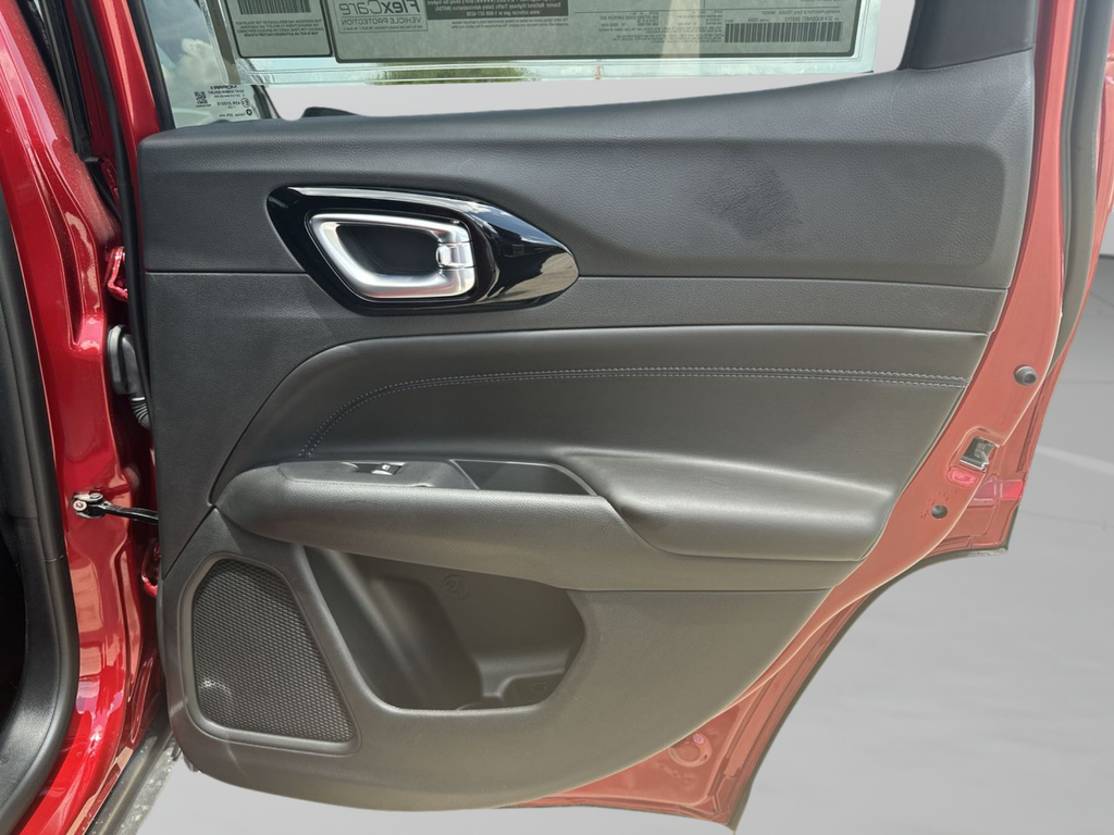 New 2026 Red Hot Pearl-Coat Exterior Paint Jeep Latitude image 34