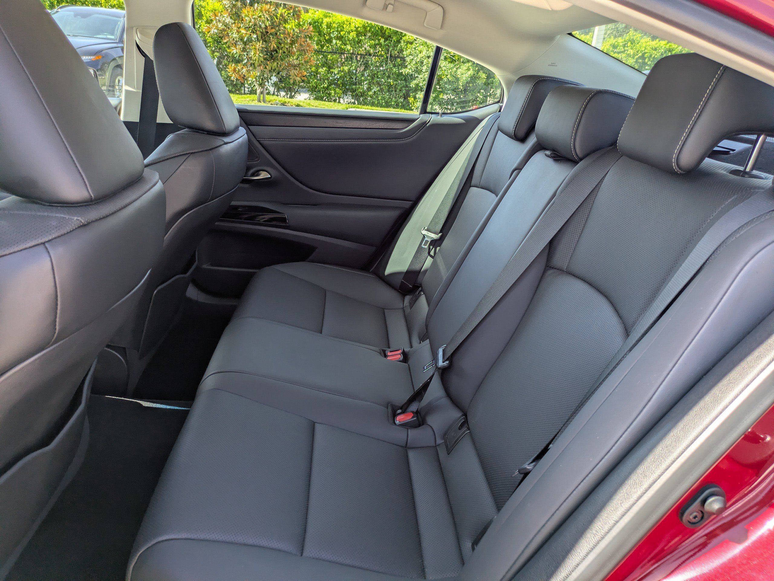 2022 Lexus ES 350 - Photo 13