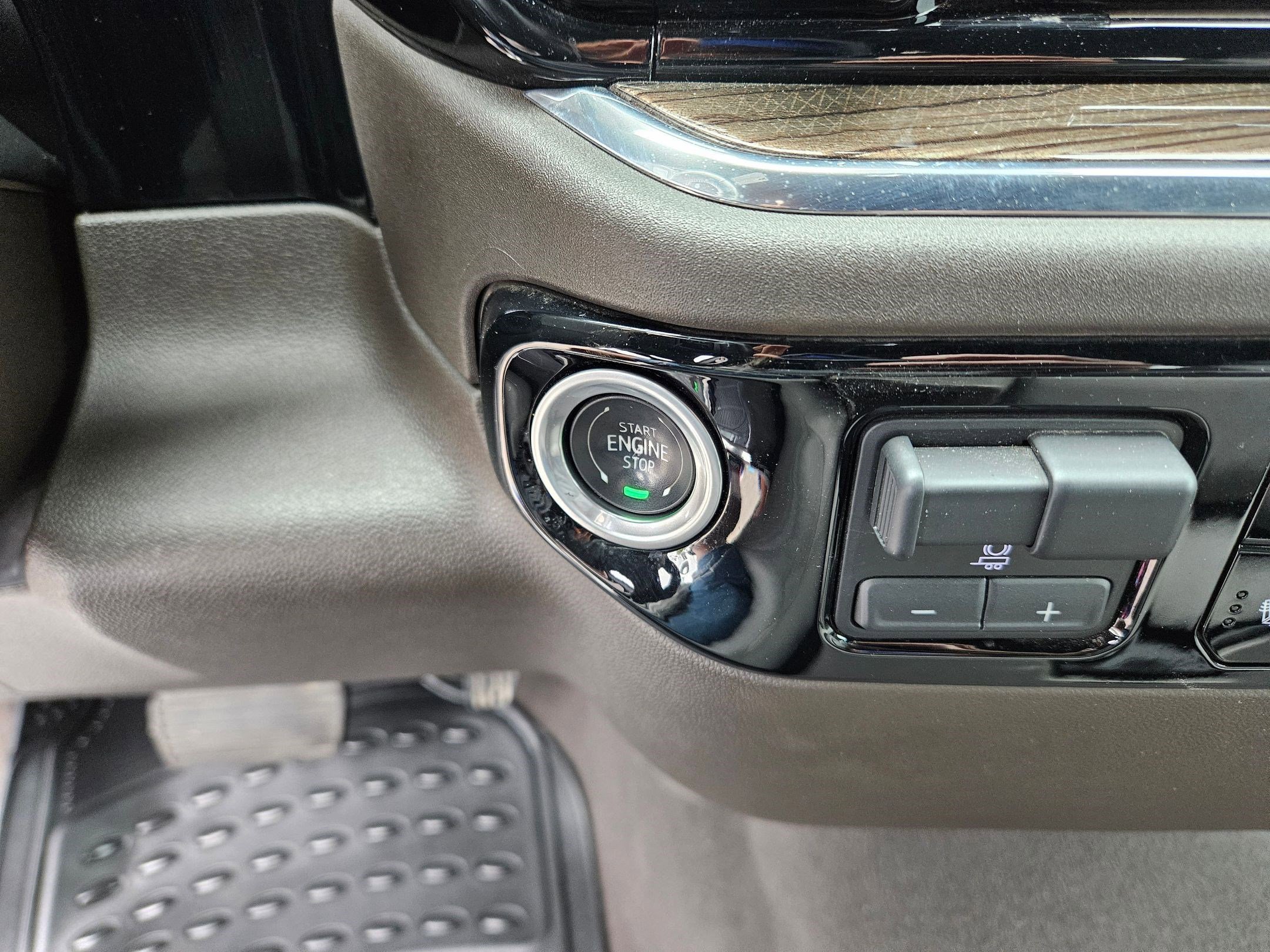 Used 2024 Auburn Metallic Chevrolet LT image 19