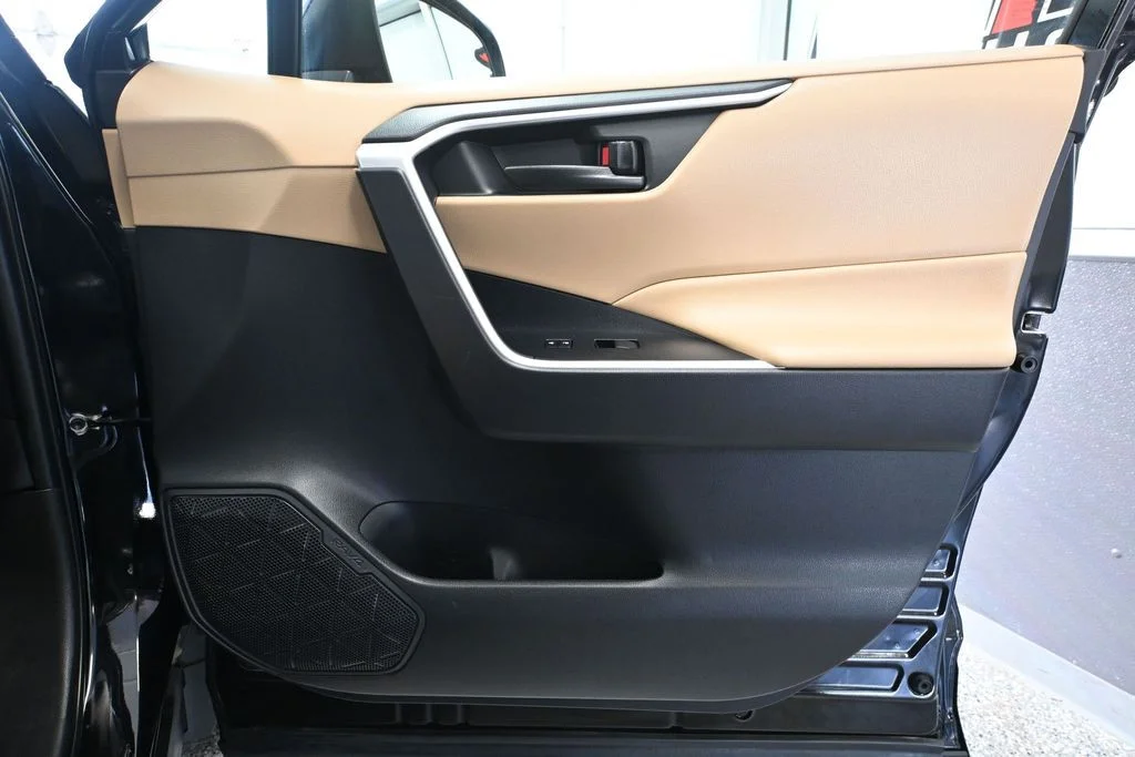 2022 Toyota RAV4 LE - Photo 42