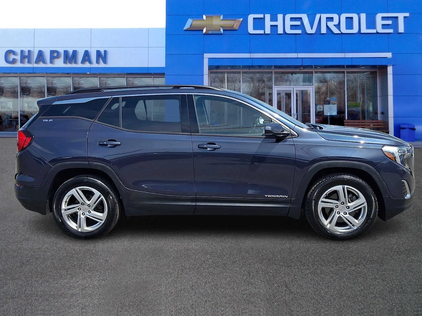 Used 2019 BLUE STEEL METALLIC GMC SLE image 7