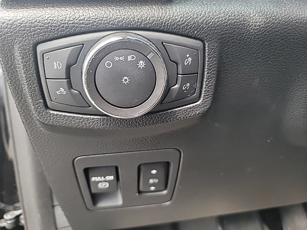 Used 2020  Ford XL image 17