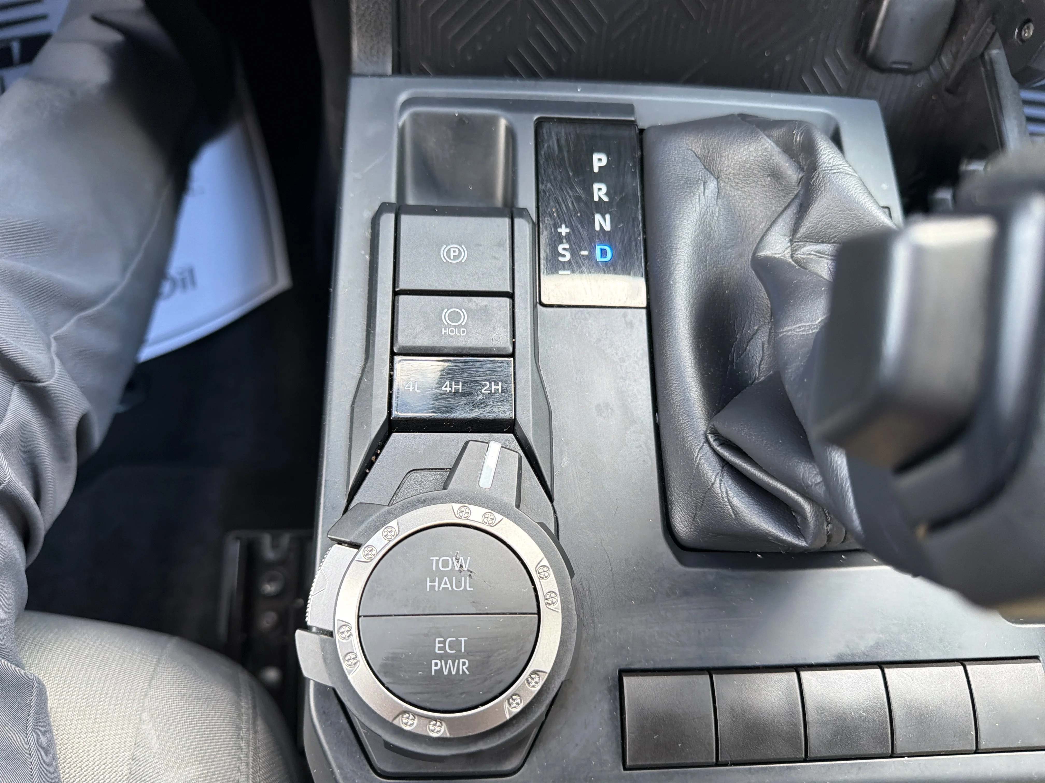 2025 Toyota Tacoma SR5 - Photo 20