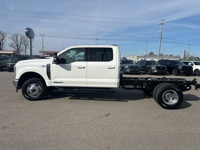 2026 Ford F-350 Super Duty Chassis Cab Lariat - Photo 24
