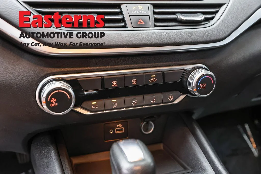 Used 2022 White Nissan 2.5 S image 19