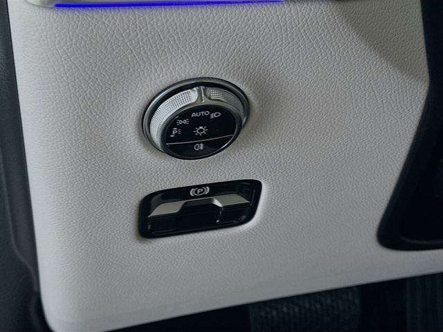 New 2026 Polar White Mercedes-Benz GLC 300 image 10