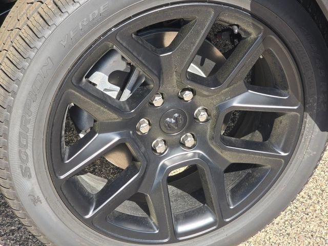 New 2026 Granite Crystal Metallic Clear-Coat Exterior Paint RAM Laramie image 35