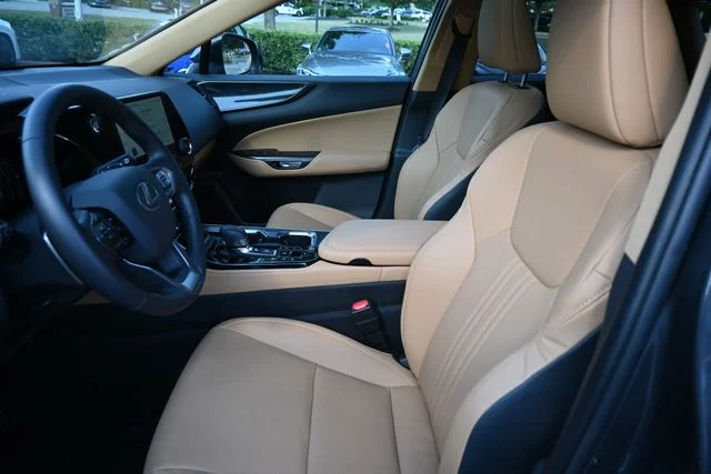 2026 Lexus NX 350 - Photo 17