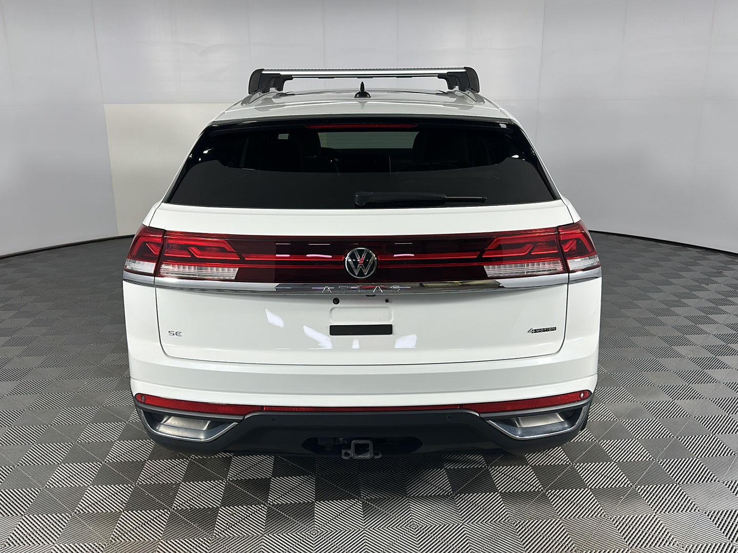 Used 2024 Silver Mist Metallic Volkswagen 2.0T SE w/Technology image 9