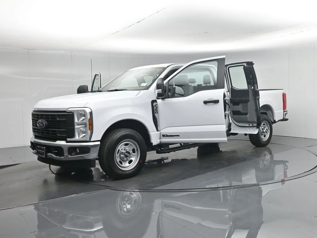 New 2026 Oxford White Ford XL image 28