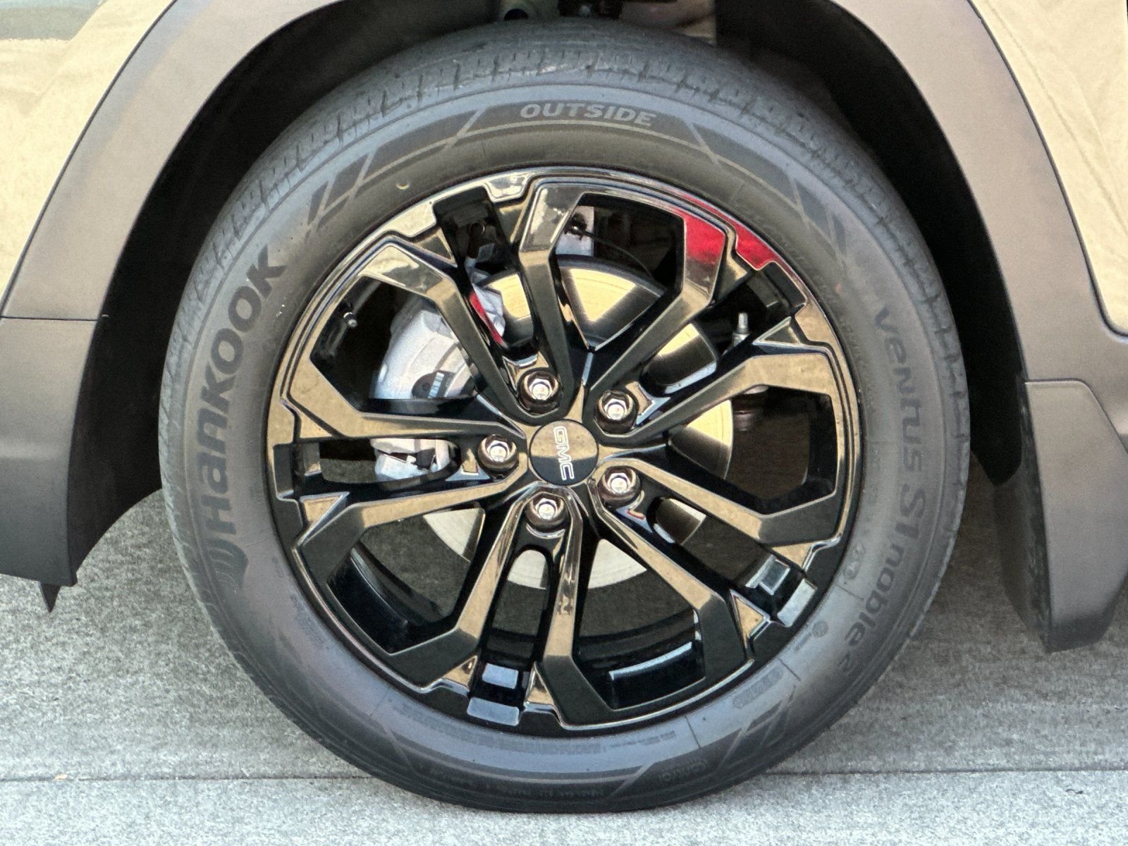 Used 2020 Graphite Gray Metallic GMC SLE image 23