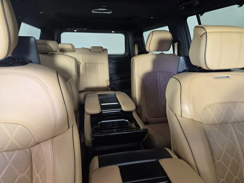 Used 2025 Diamond Black Crystal Pearlcoat Jeep Series III Obsidian image 37