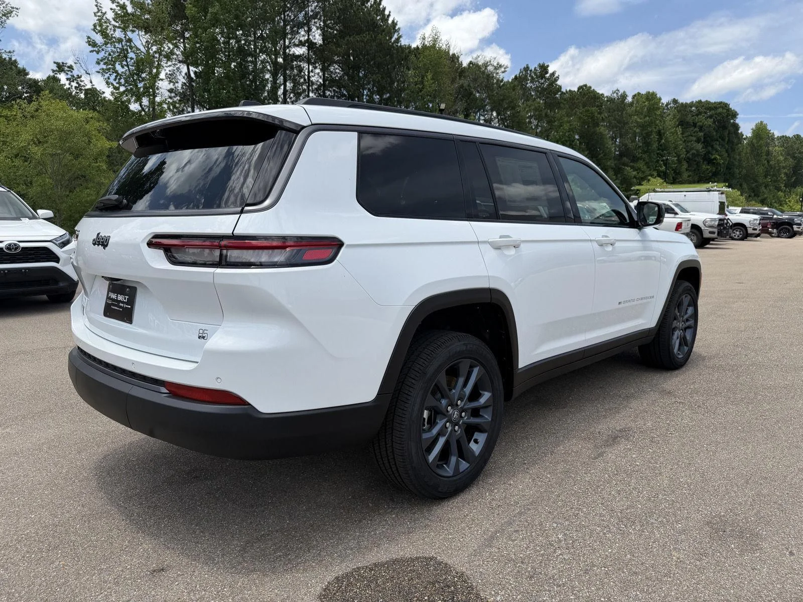 New 2026 Bright White Clear-Coat Exterior Paint Jeep 85th Anniversary Edition image 6