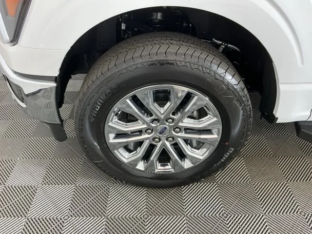 New 2025 Oxford White Ford Lariat image 33