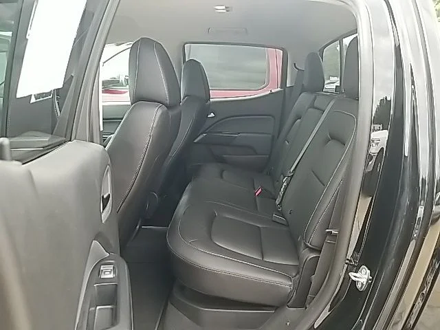 Used 2022 Black Chevrolet Z71 image 30