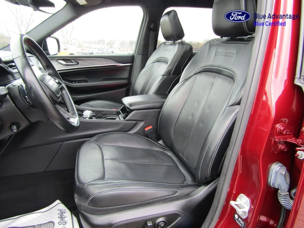 Certified Used 2022 Velvet Red Pearlcoat Jeep Overland image 9