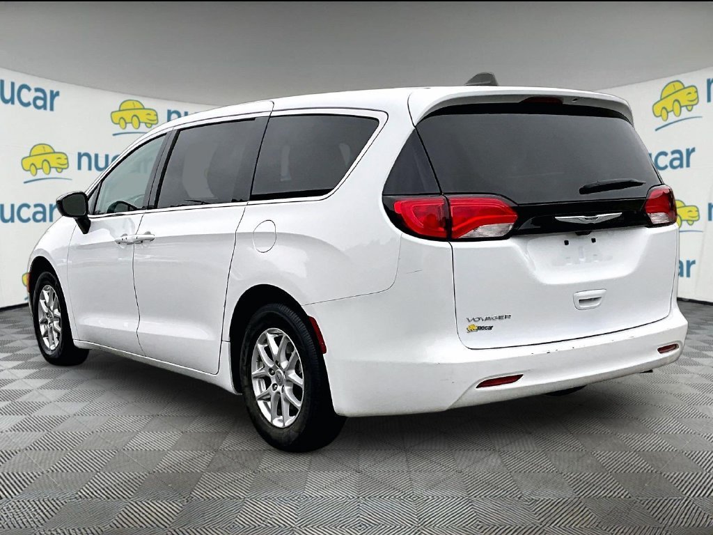 Used 2024 White Chrysler LX image 4