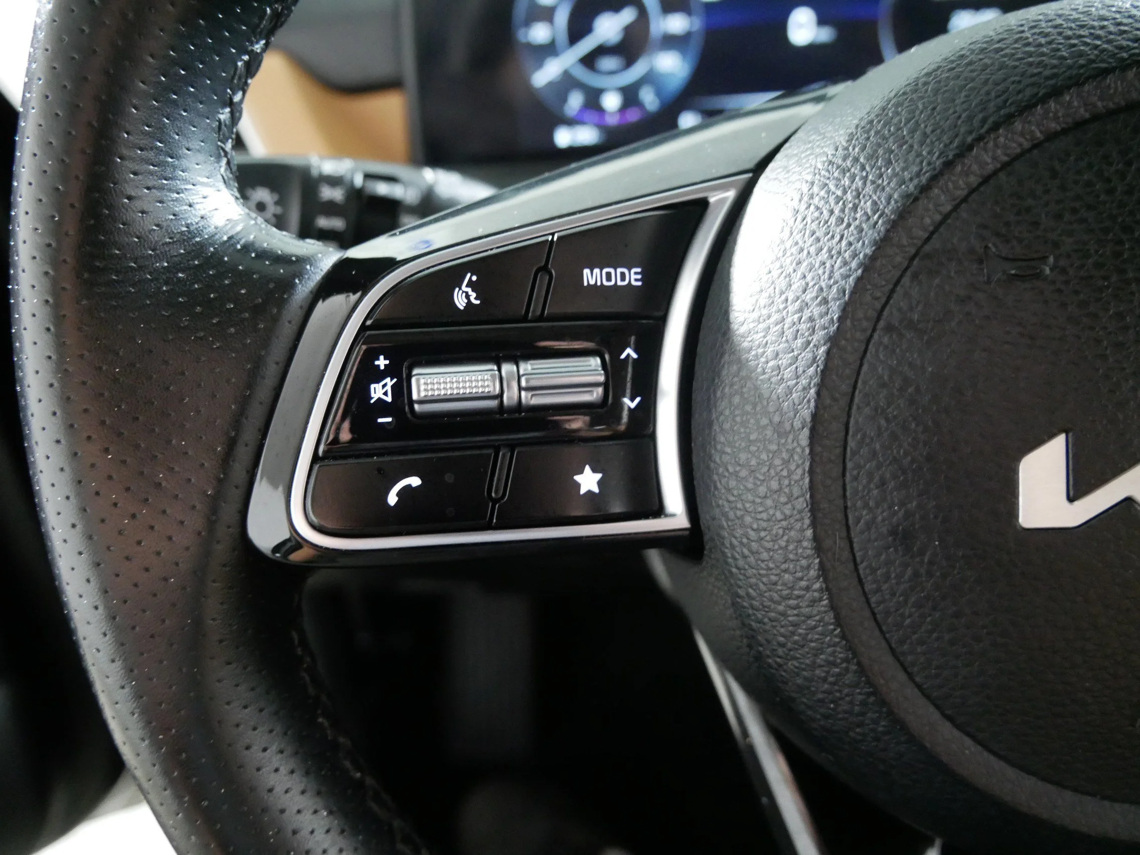 Used 2024 Fusion Black Kia SX image 27