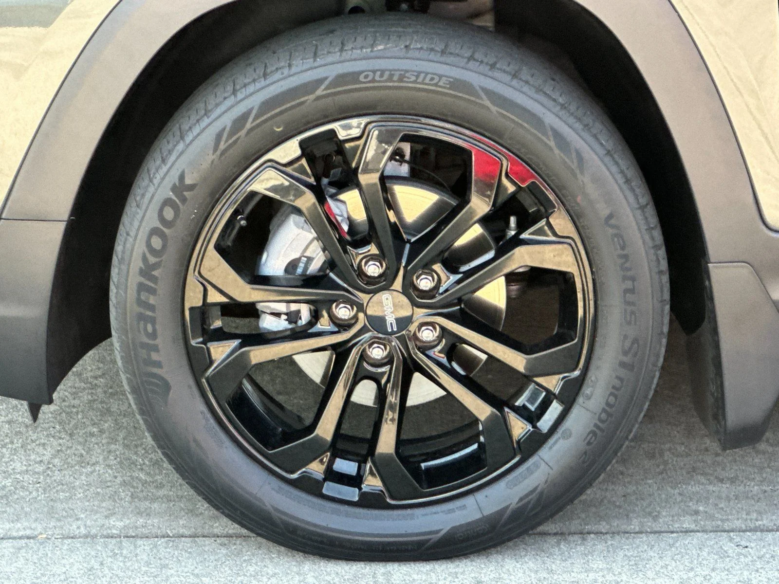 Used 2020 Graphite Gray Metallic GMC SLE image 23