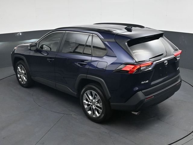 Used 2024  Toyota XLE Premium image 27