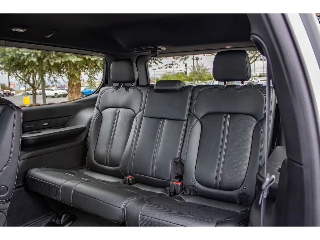 New 2026 Bright White Clear-Coat Exterior Paint Jeep Limited Altitude image 21