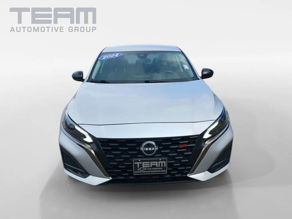 Used 2024 Silver Nissan 2.5 SR image 2
