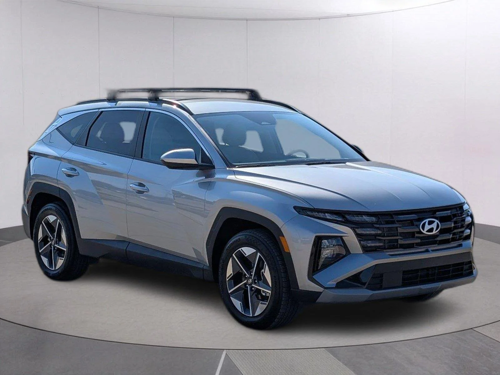 Used 2025 Shimmering Silver Hyundai SEL image 9