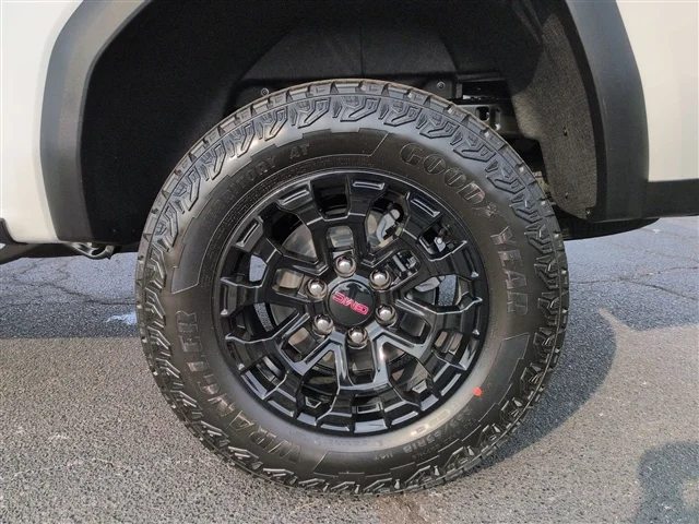 New 2026 Summit White GMC Elevation image 57