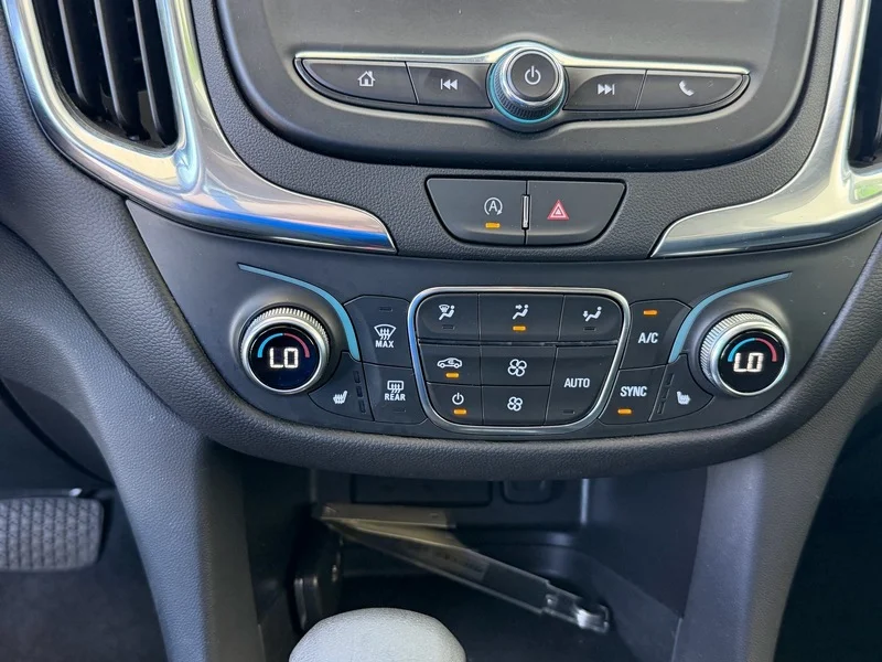 Used 2024 Summit White Chevrolet LT image 12
