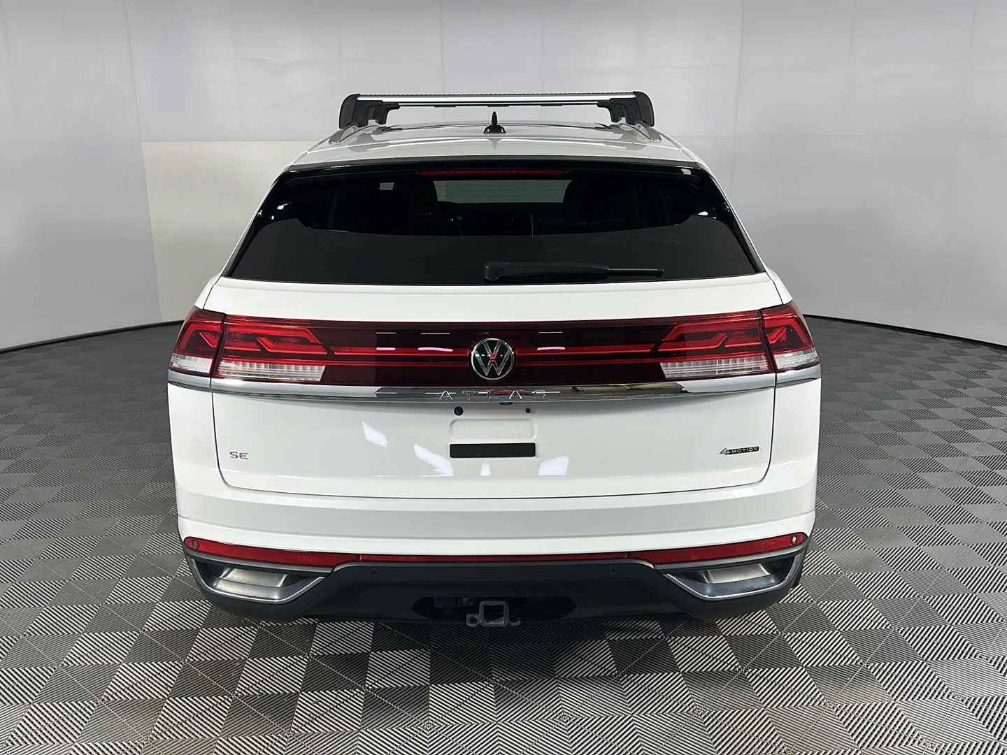 Used 2024 Silver Mist Metallic Volkswagen 2.0T SE w/Technology image 9
