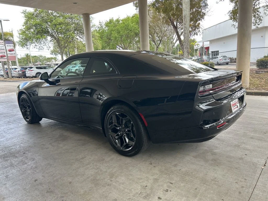 New 2025 Diamond Black Crystal Pearlcoat Dodge R/T image 4