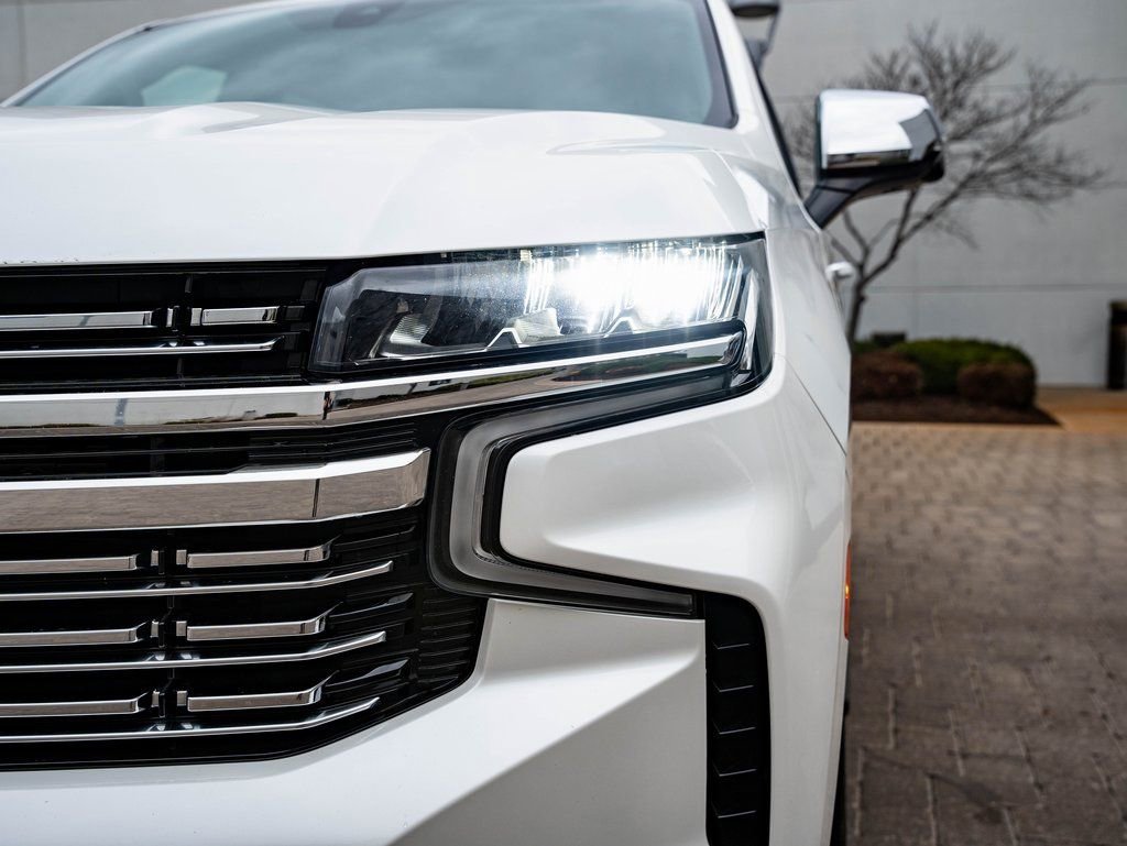 Used 2021 Iridescent Pearl Tricoat Chevrolet Premier image 14
