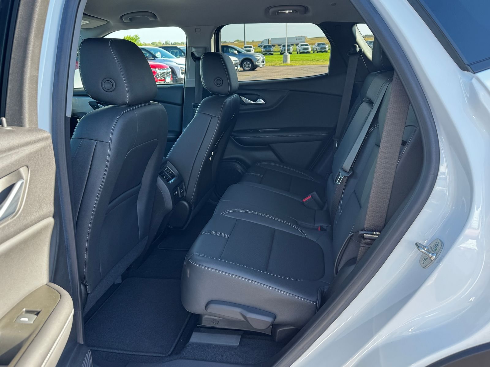 Used 2024 Summit White Chevrolet LT image 11