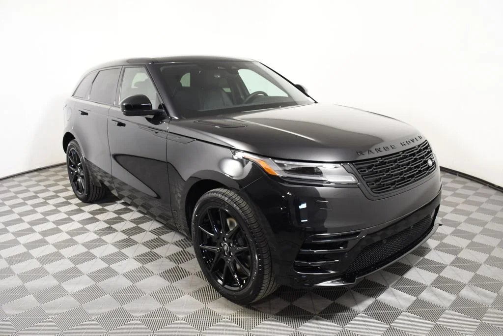 New 2026 Santorini Blk Land Rover Dynamic SE image 8