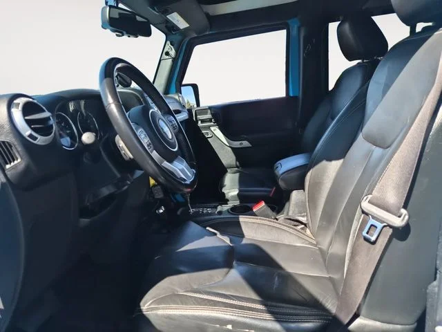 Used 2017  Jeep Unlimited Sahara image 9