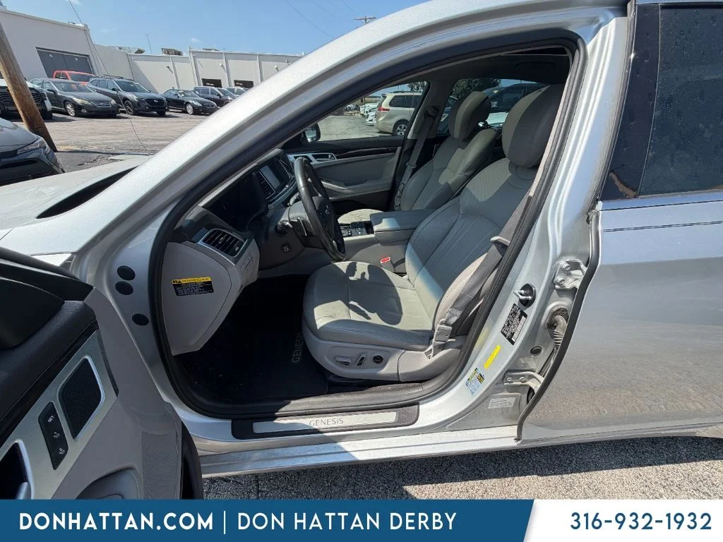 Used 2017 Silver Genesis 3.8 image 2