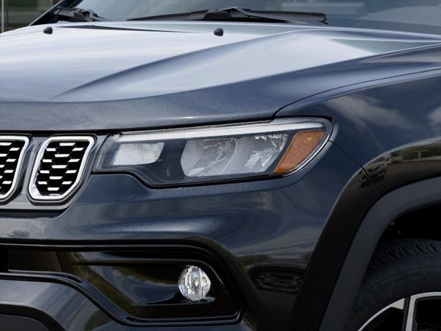 New 2026 Diamond Black Crystal Pearl-Coat Exterior Paint Jeep Limited image 26