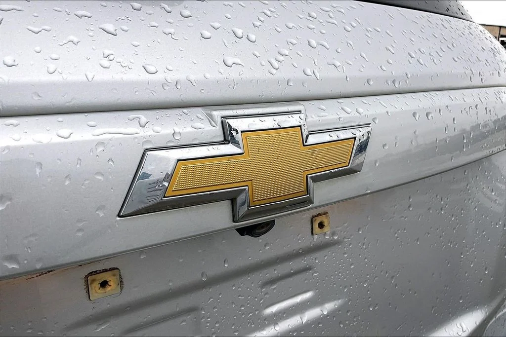 Used 2022 Silver Chevrolet LS image 27