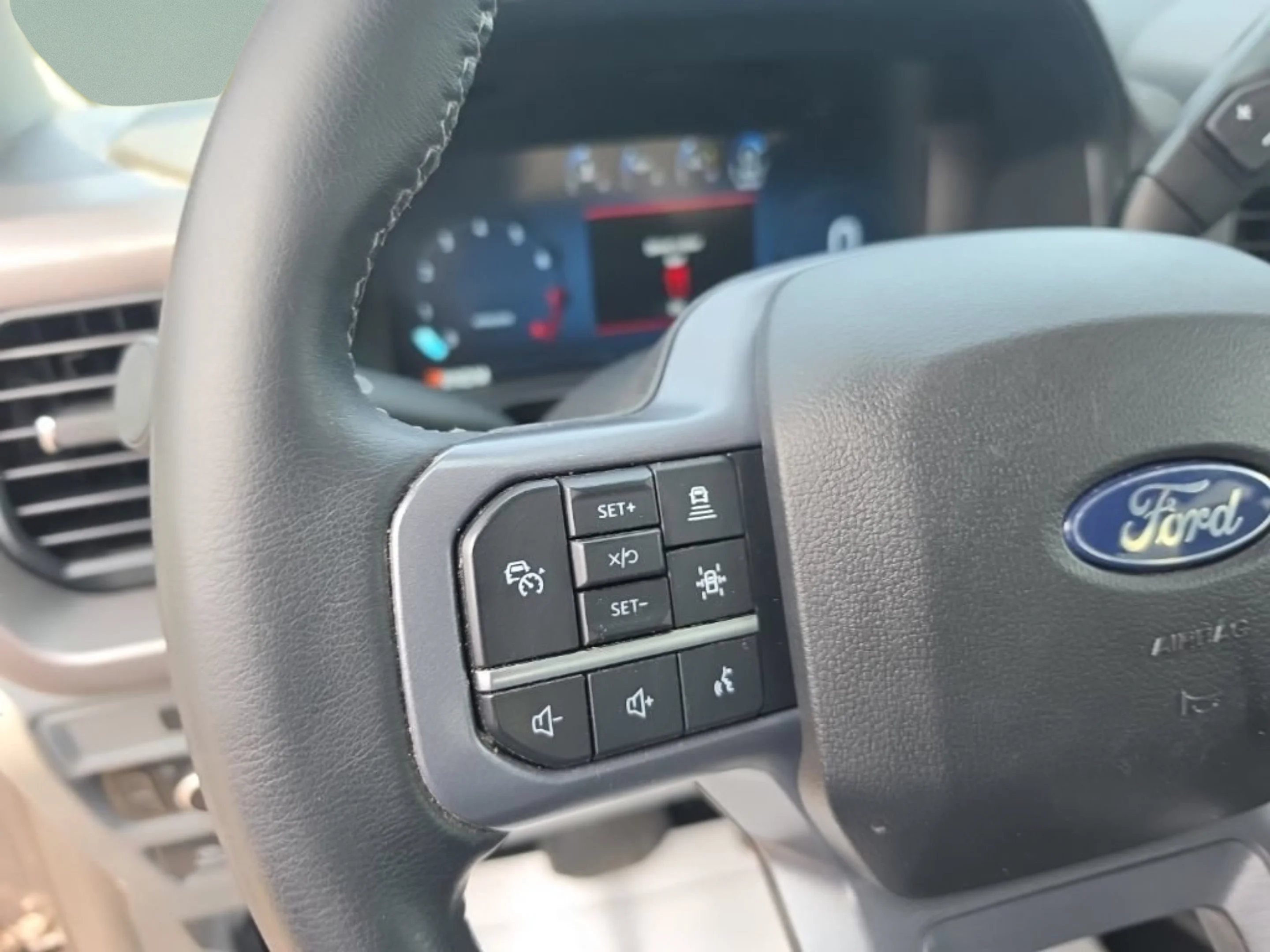 Used 2025 Gray Ford XLT image 19