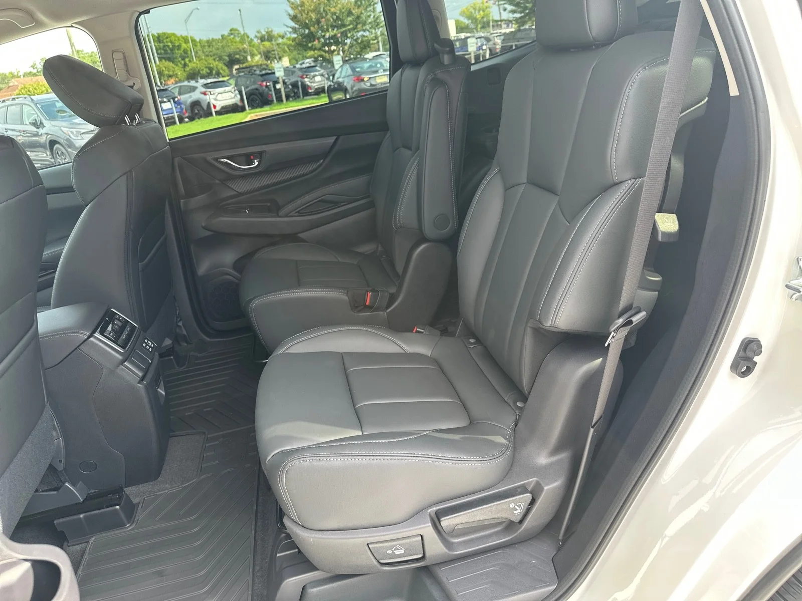 New 2026 CRYSTAL WHITE PEARL Subaru Premium 7-Passenger image 11