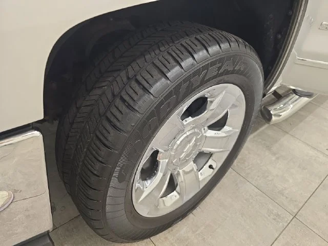 Used 2018 Silver Ice Metallic Chevrolet LTZ image 40