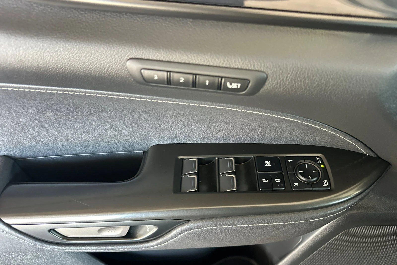 Certified Used 2025 ATOMIC SILVER Lexus 350h Premium image 8