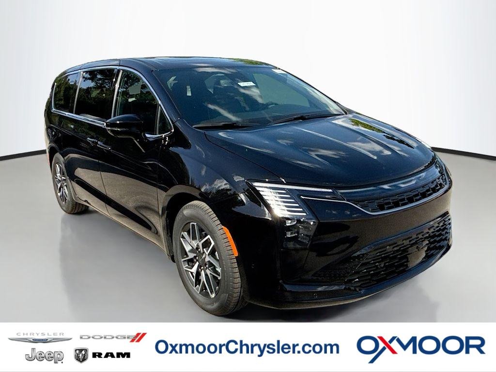 2027 Chrysler Pacifica Limited's photo