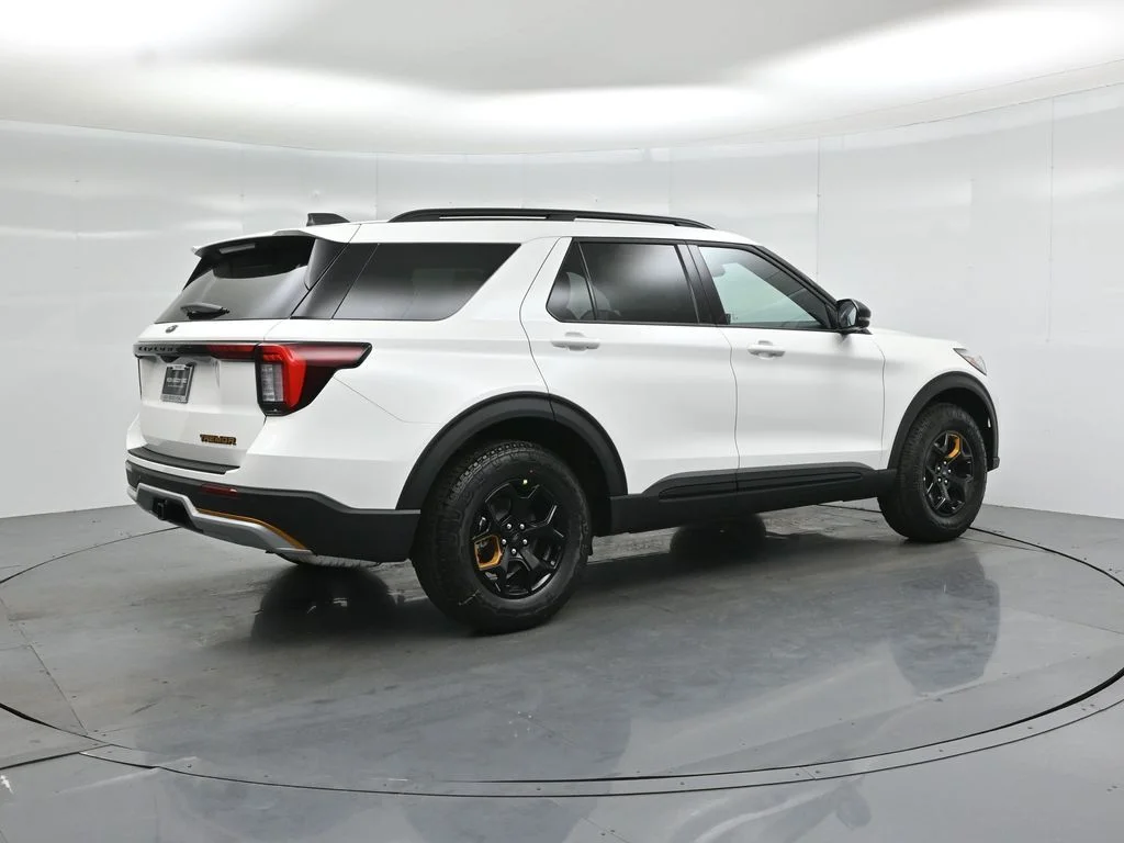 New 2026 Star White Metallic Tri-Coat Ford Tremor image 28