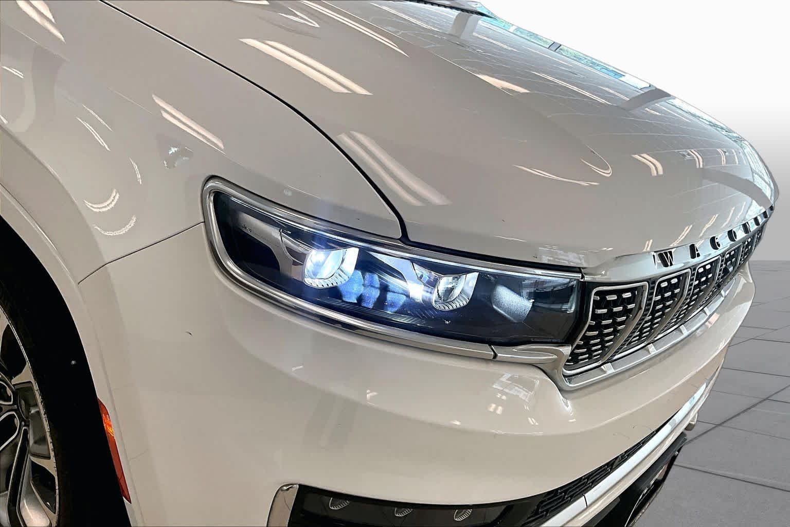 Used 2023 Bright White Clearcoat Jeep Series III image 25