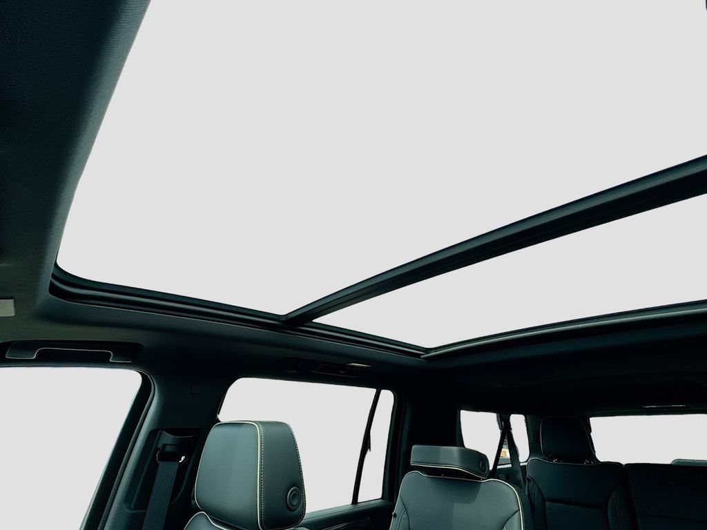 2026 Chevrolet Suburban Premier - Photo 23